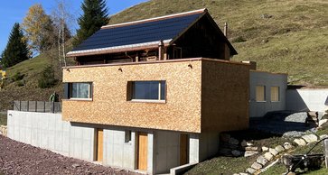 Aeugstenhütte Aussenbild frisch renoviert