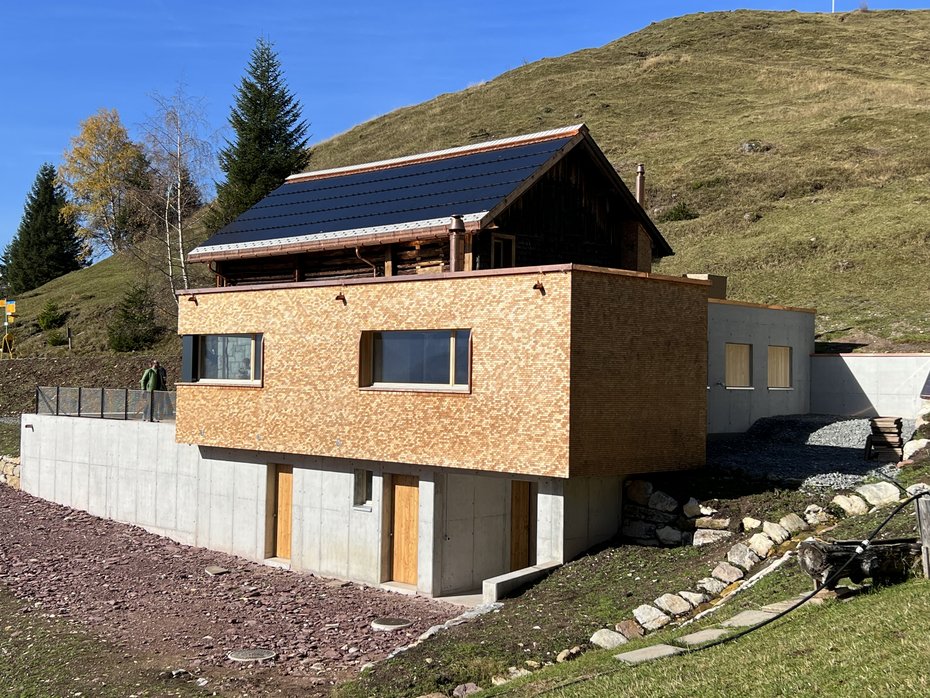 Aeugstenhütte Aussenbild frisch renoviert